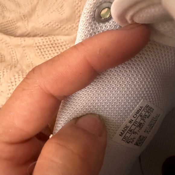 Women’s Adidas high tops worn like once - Picture 2 of 5